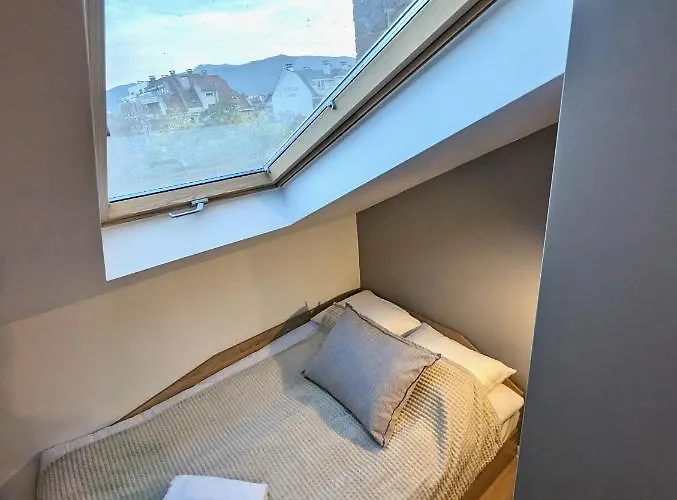 Lily's 5 By Bulgarentals - *