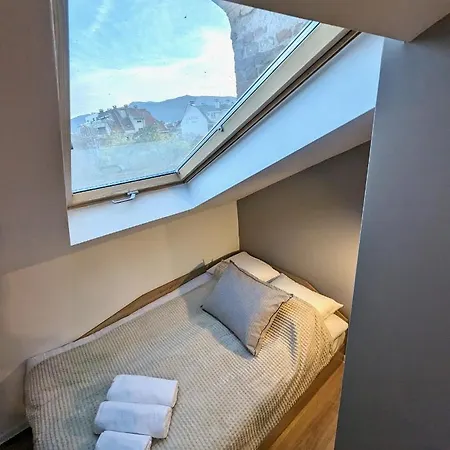 Lily's 5 By Bulgarentals - *